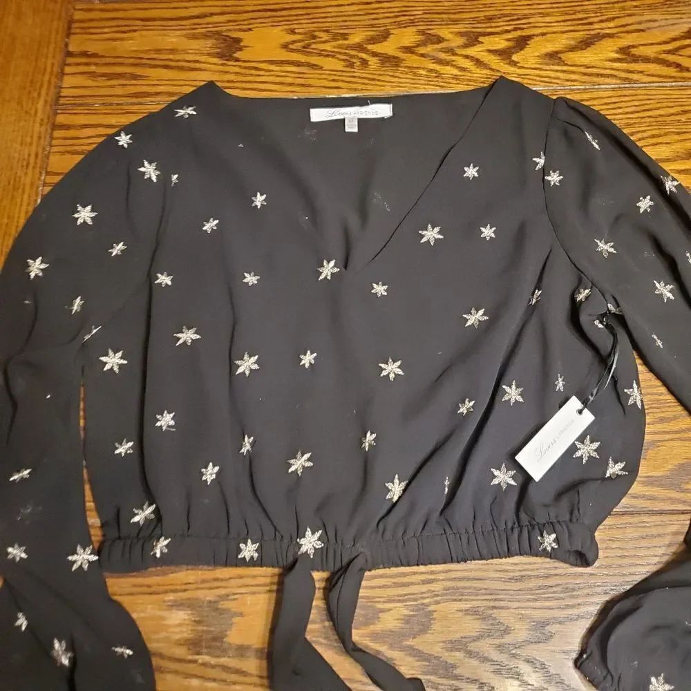 NWT lovers+friends black&gold flower crop top blouse sz Medium